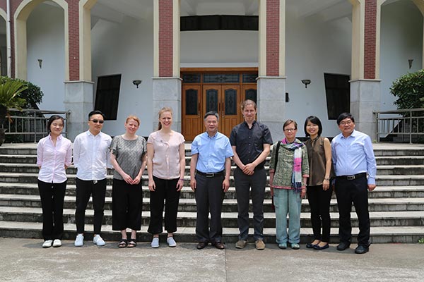 谢炳国院长接待芬兰圣经公会代表团 谢炳国院长接待芬兰圣经公会代表团